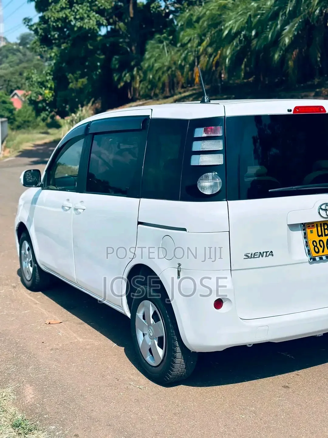 Toyota Sienta 2010 White