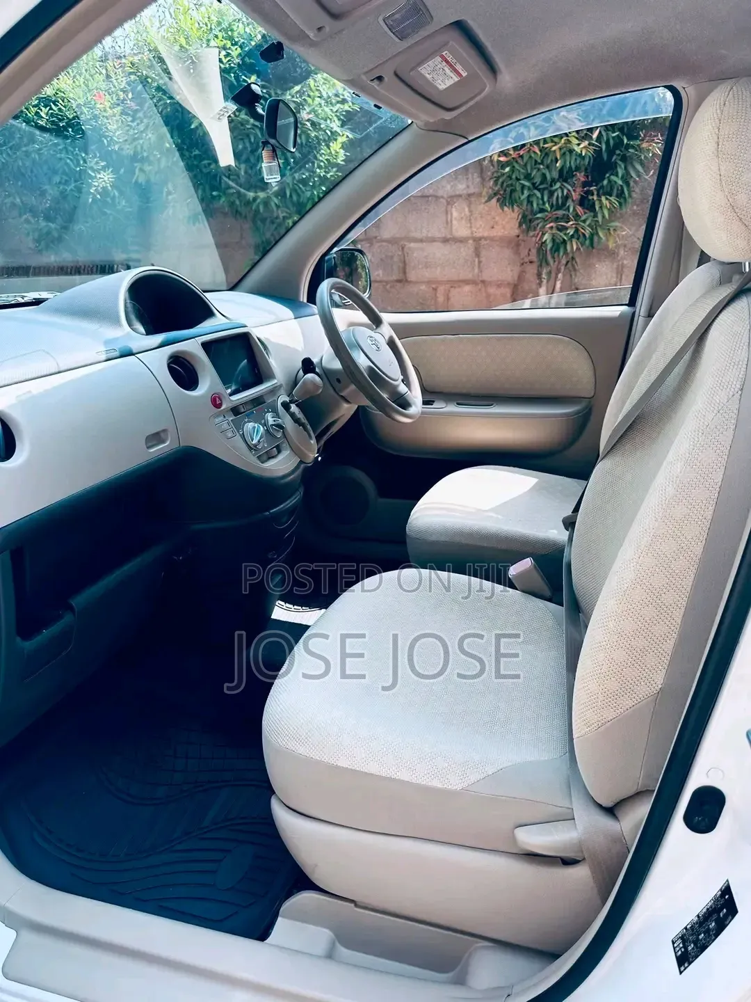 Toyota Sienta 2010 White