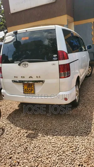 Toyota Noah 2005 White