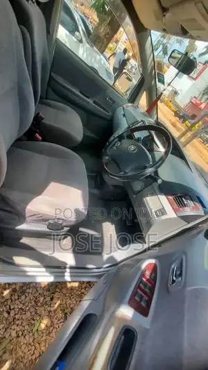 Toyota Noah 2005 Silver