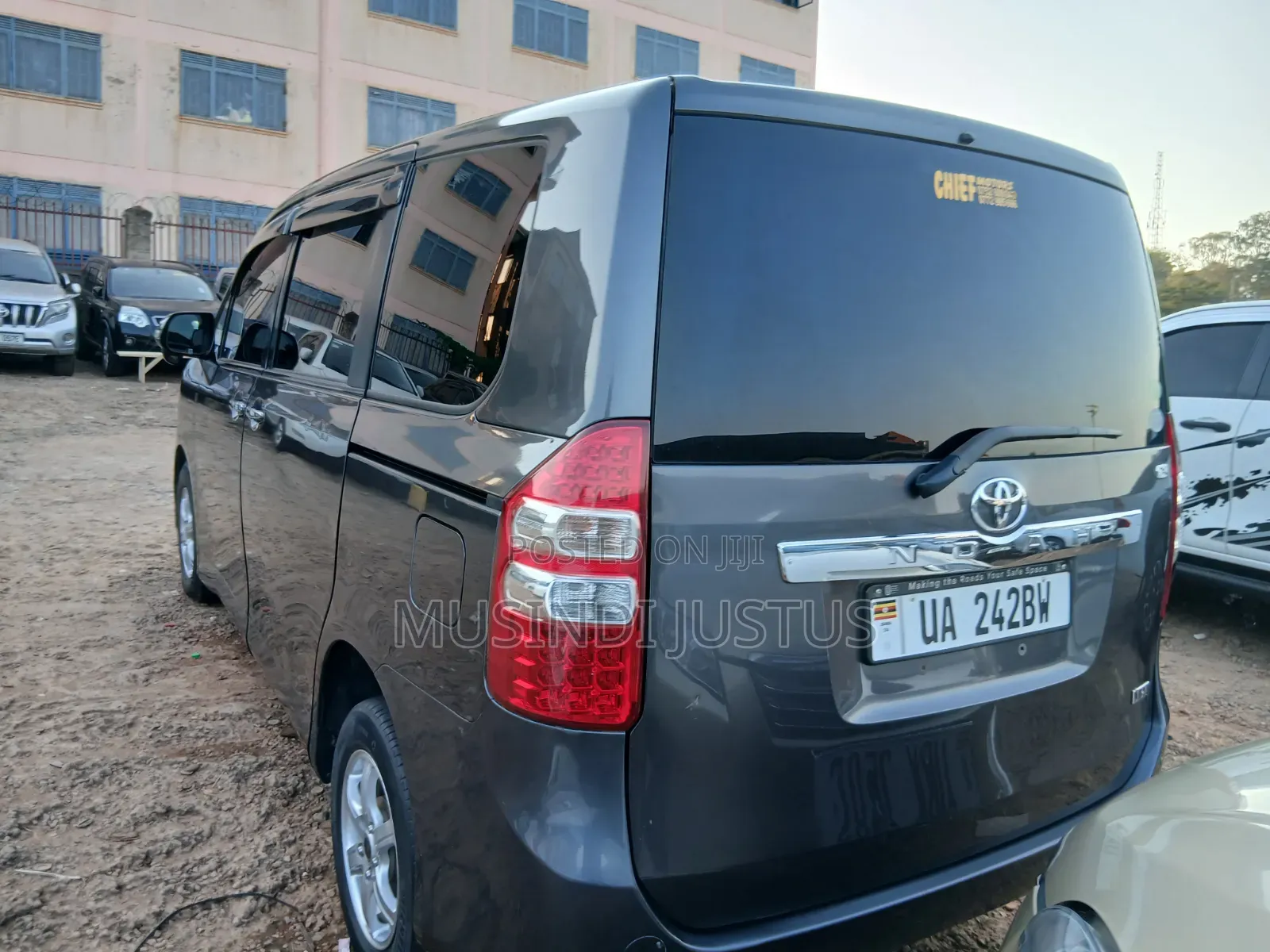 Toyota Noah 2011 Gray