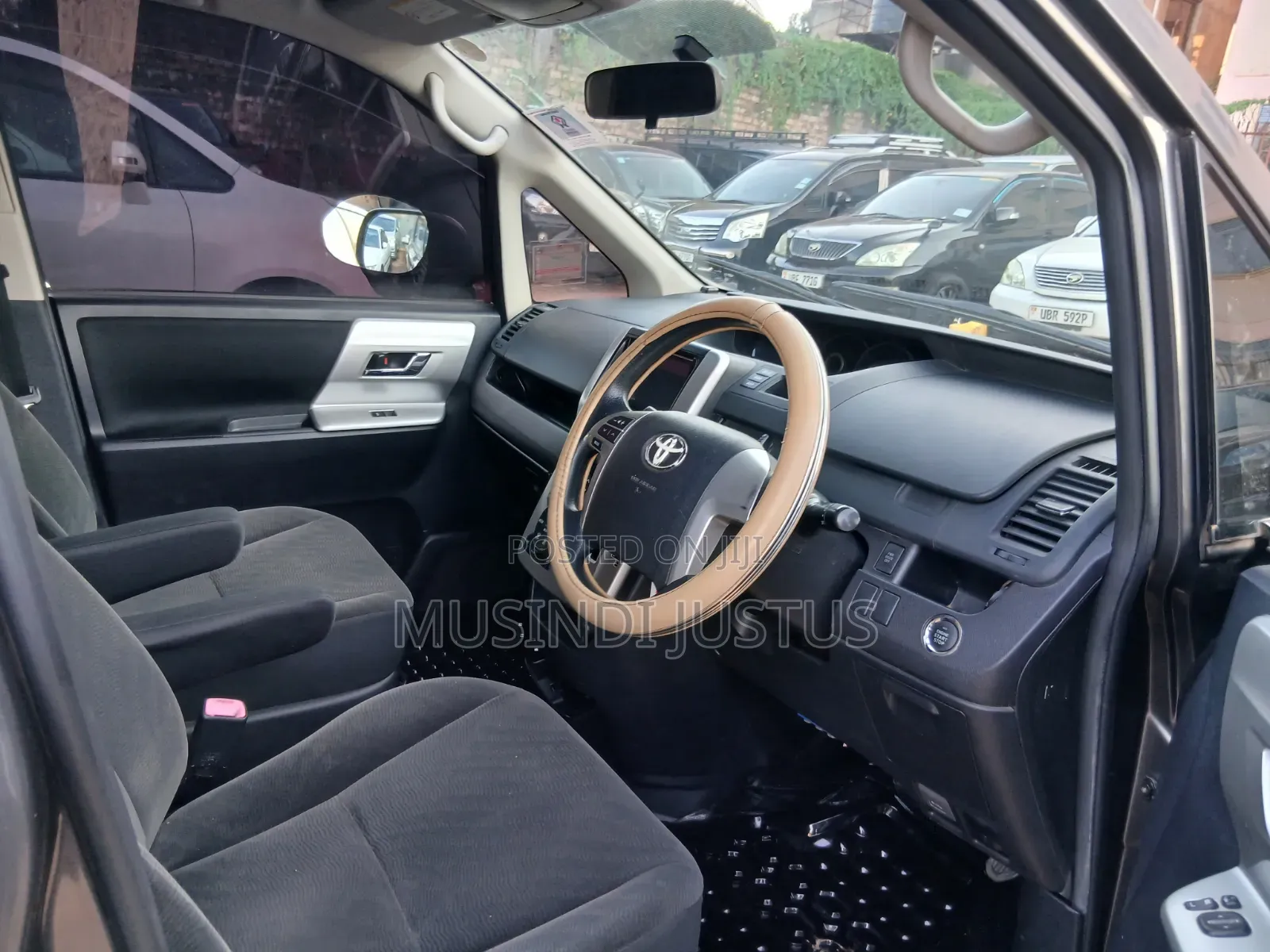 Toyota Noah 2011 Gray