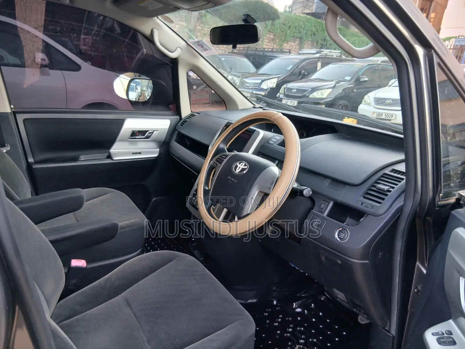 Toyota Noah 2011 Gray