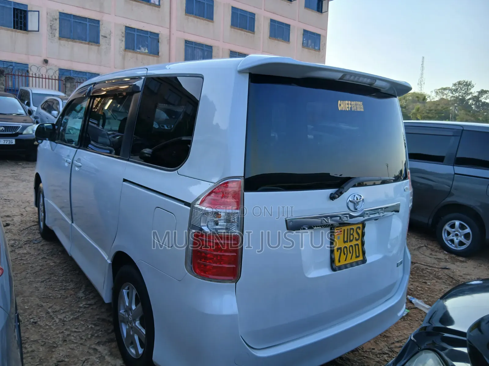Toyota Noah 2010 White