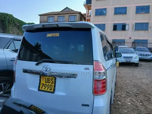 Toyota Noah 2010 White