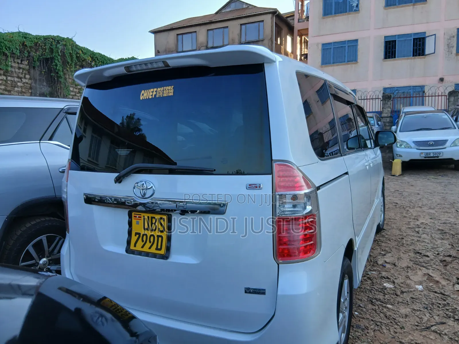Toyota Noah 2010 White