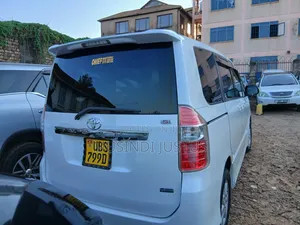 Toyota Noah 2010 White