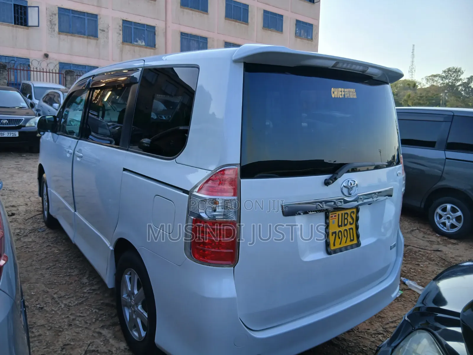 Toyota Noah 2010 White
