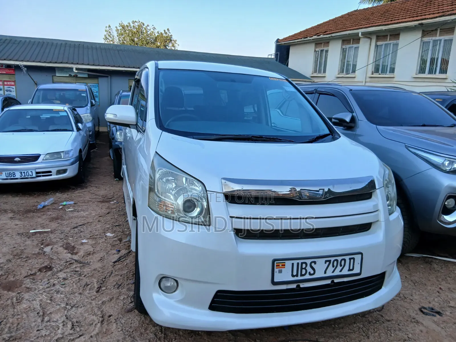 Toyota Noah 2010 White
