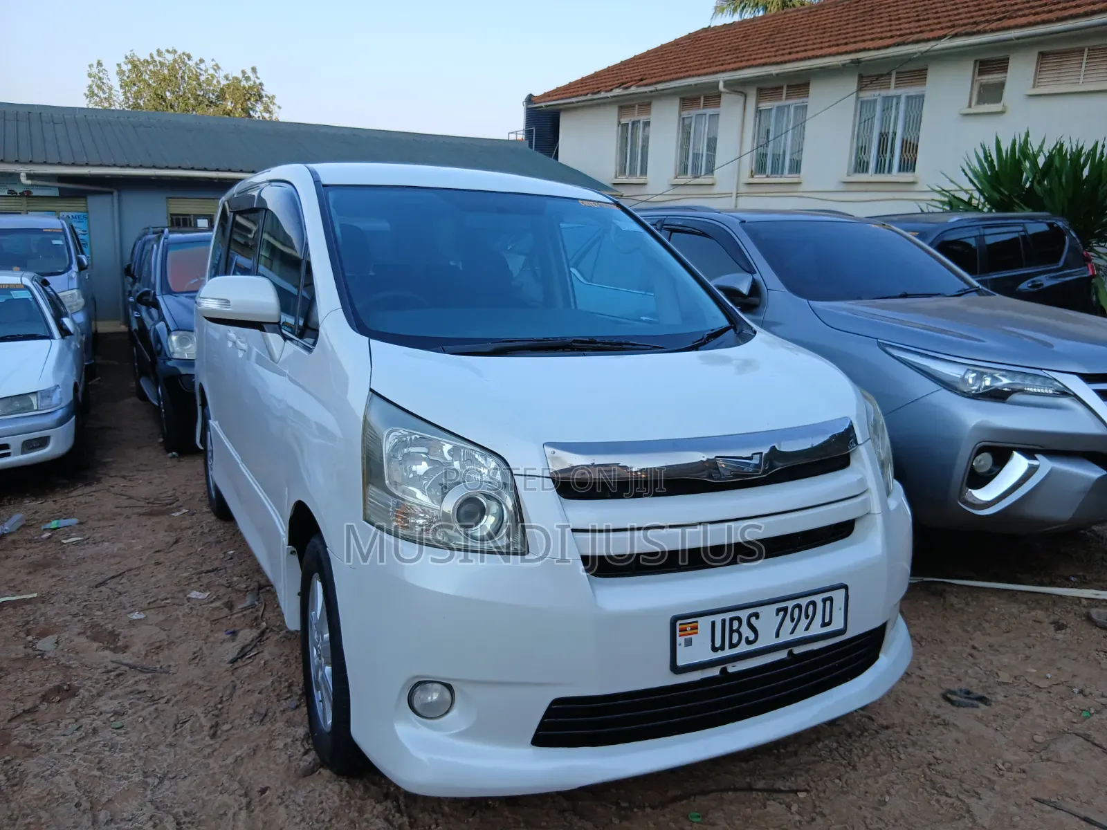 Toyota Noah 2010 White