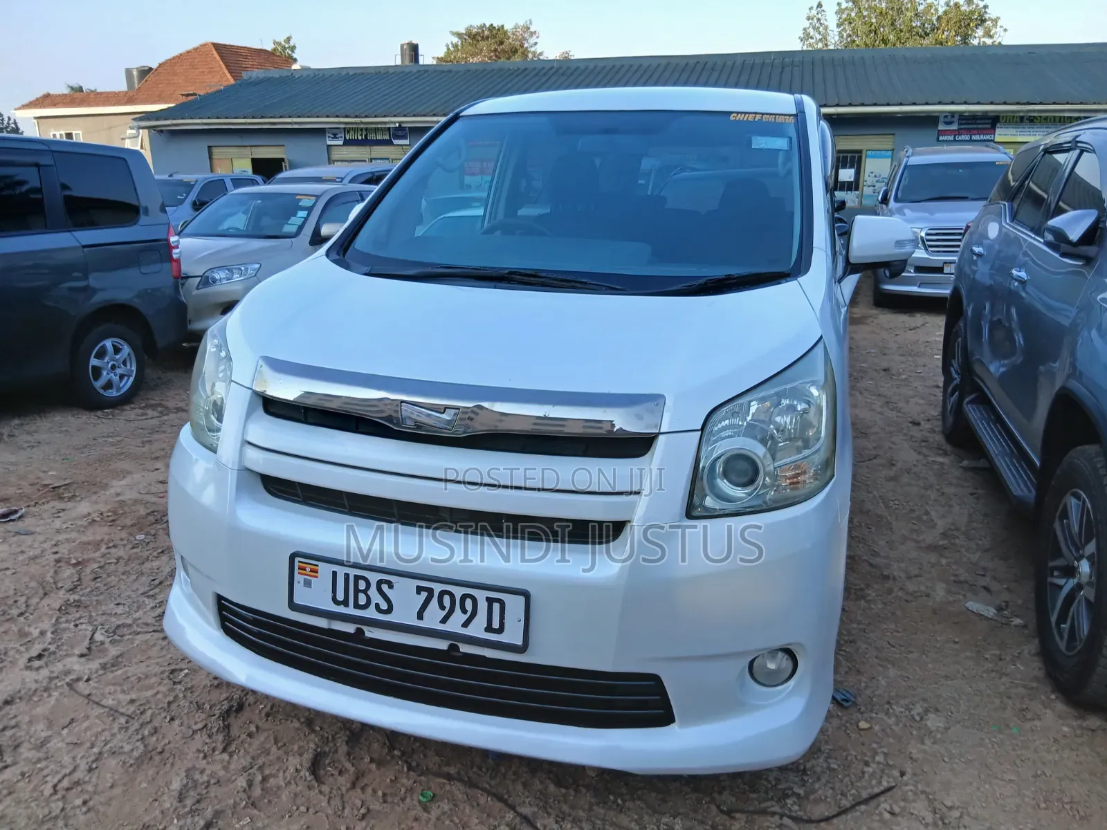 Toyota Noah 2010 White