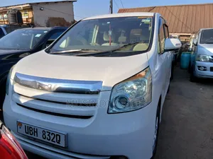 Toyota Noah 2009 White