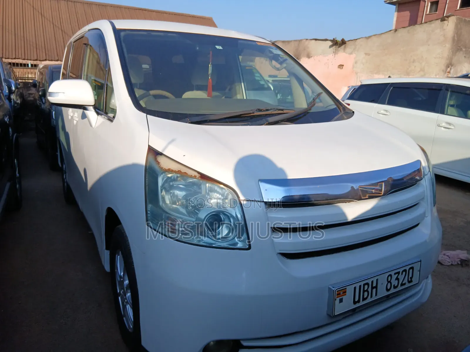 Toyota Noah 2009 White