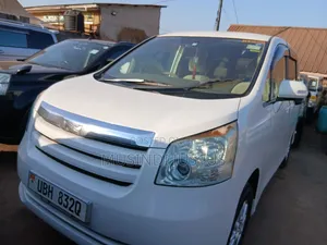 Toyota Noah 2009 White