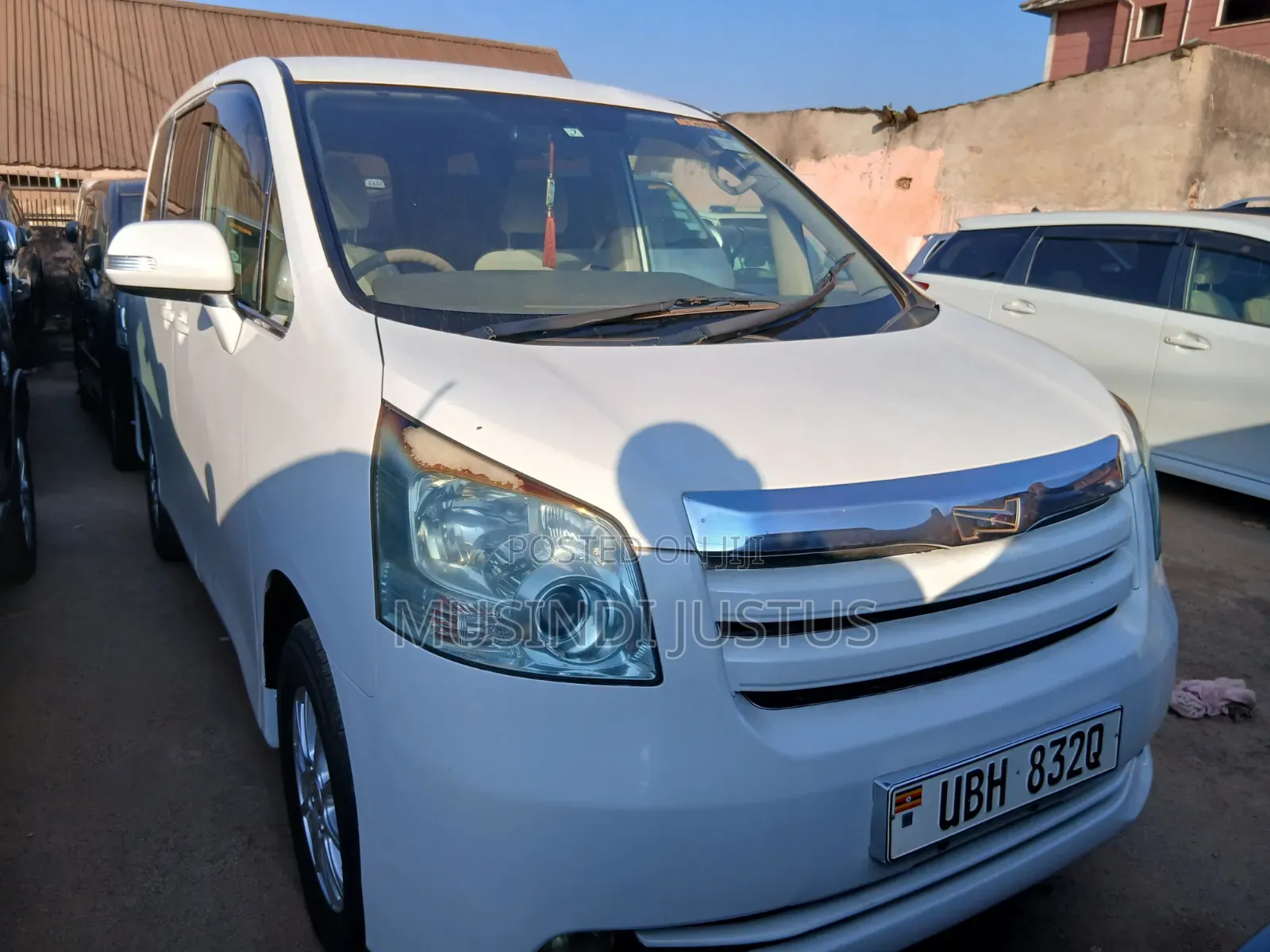 Toyota Noah 2009 White