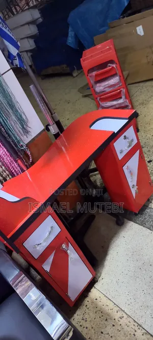 Manicure Table