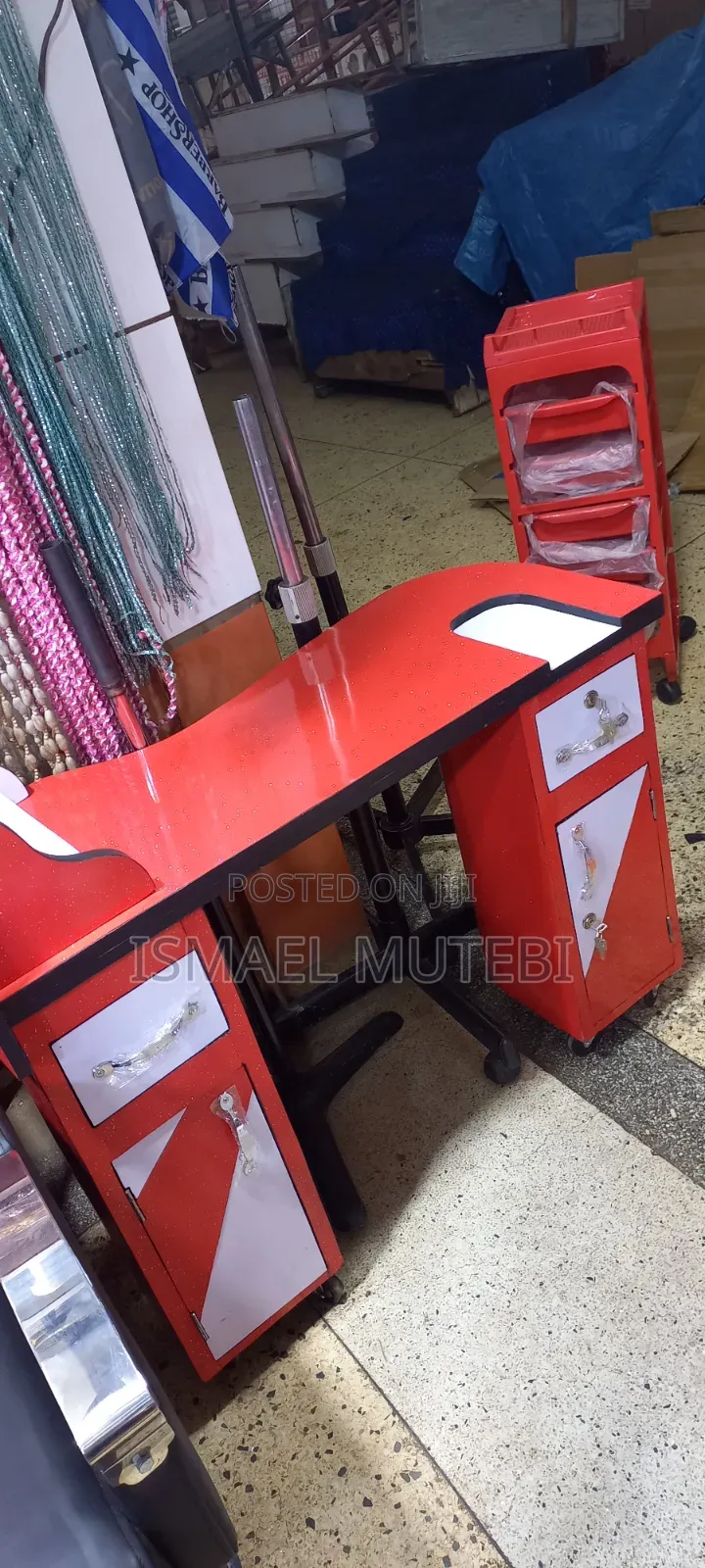 Manicure Table