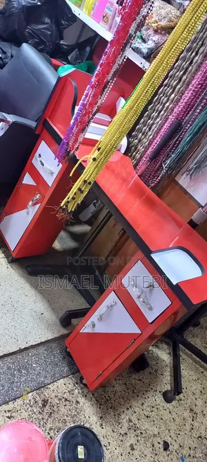 Manicure Table