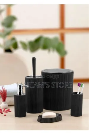 Bathroom Trash Bin Set Featuring a Grooved Design