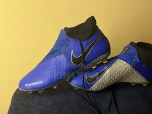 Football Nike Phantom Shoes
