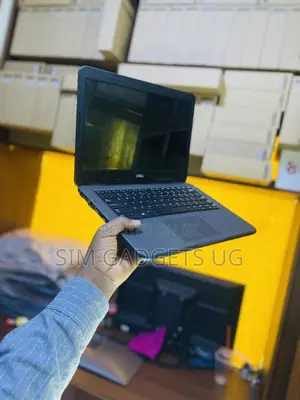 Laptop Dell Latitude 3300 4GB Intel Core i3 SSD 128GB