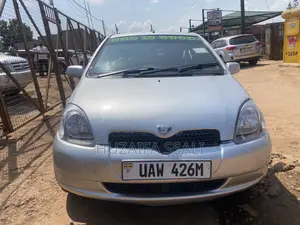 Toyota Vitz 2010 Silver