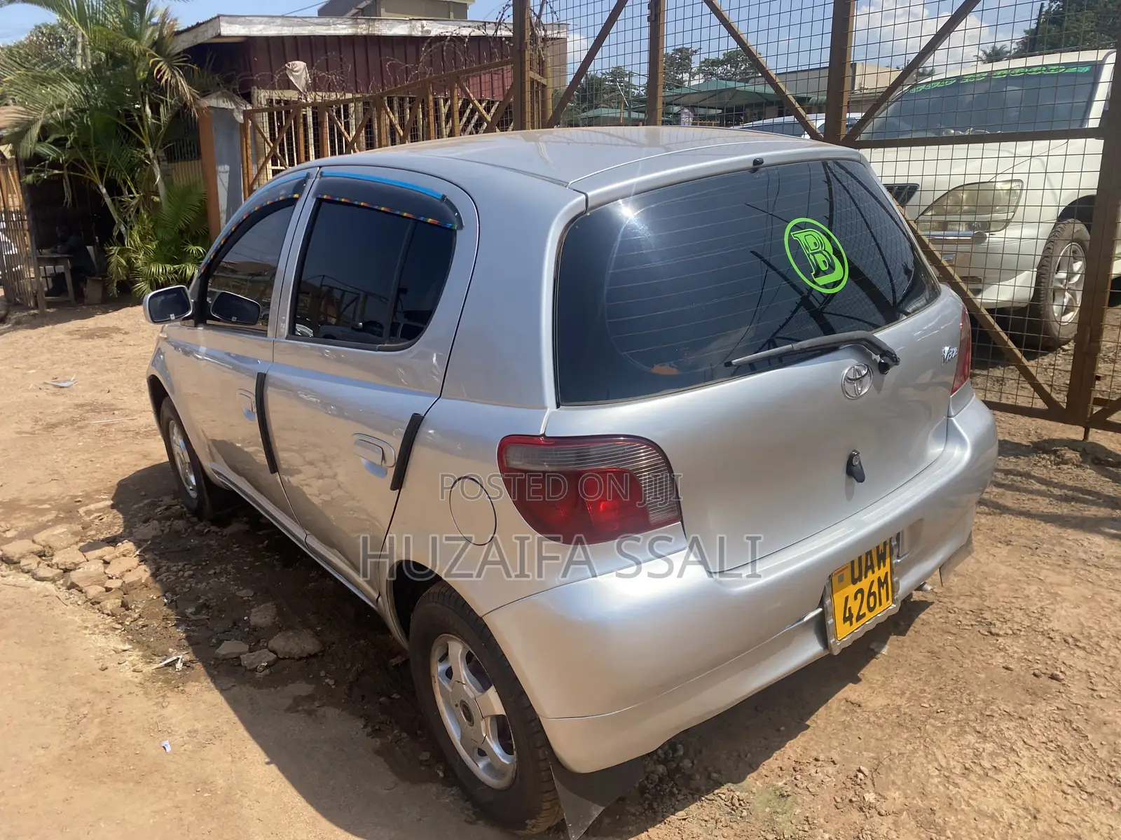 Toyota Vitz 2010 Silver