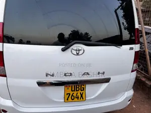 Toyota Noah 2005 White