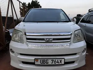 Toyota Noah 2005 White