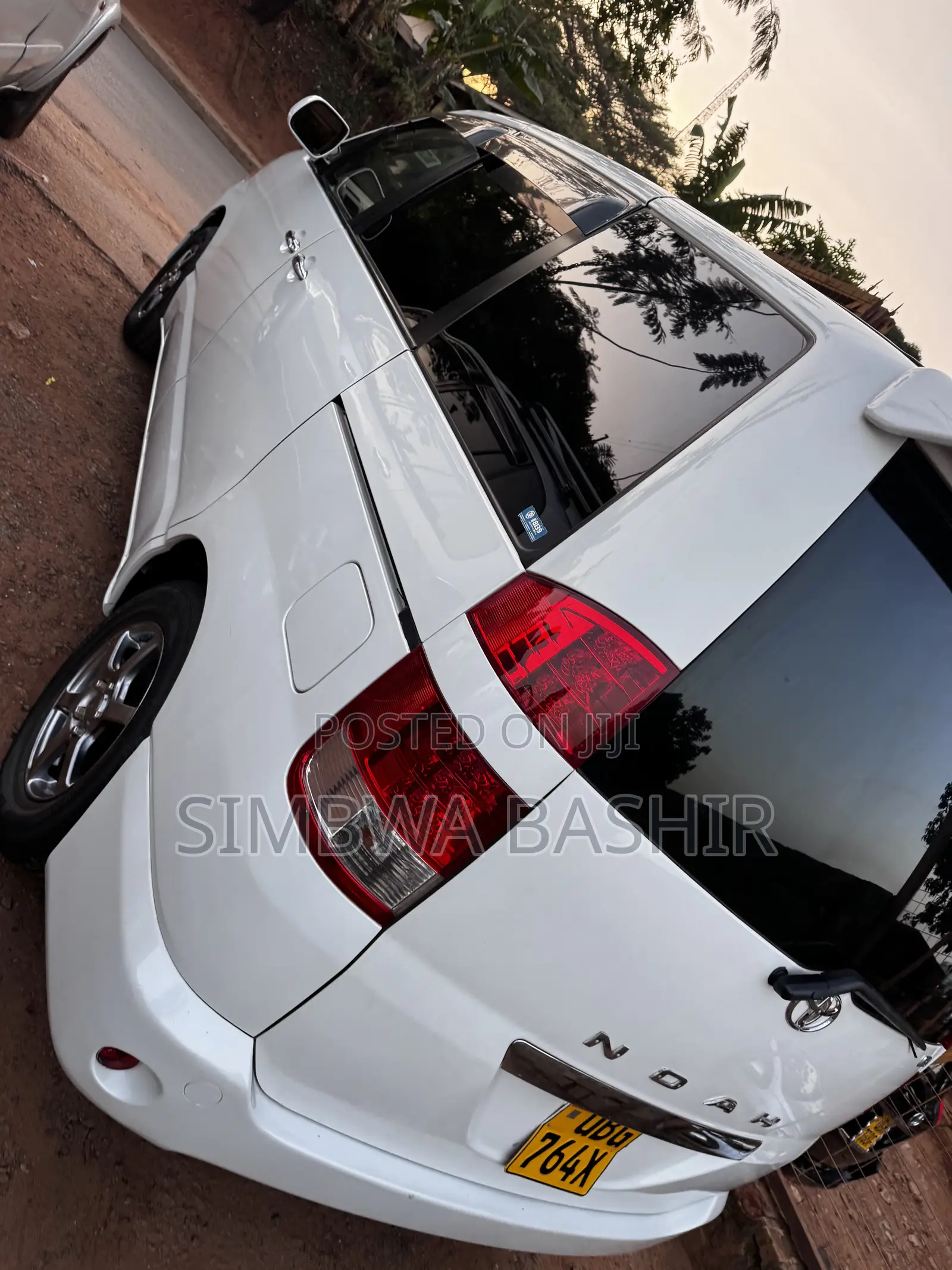 Toyota Noah 2005 White