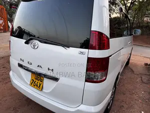 Toyota Noah 2005 White