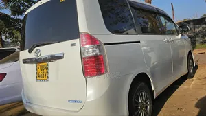 Toyota Noah 2009 White