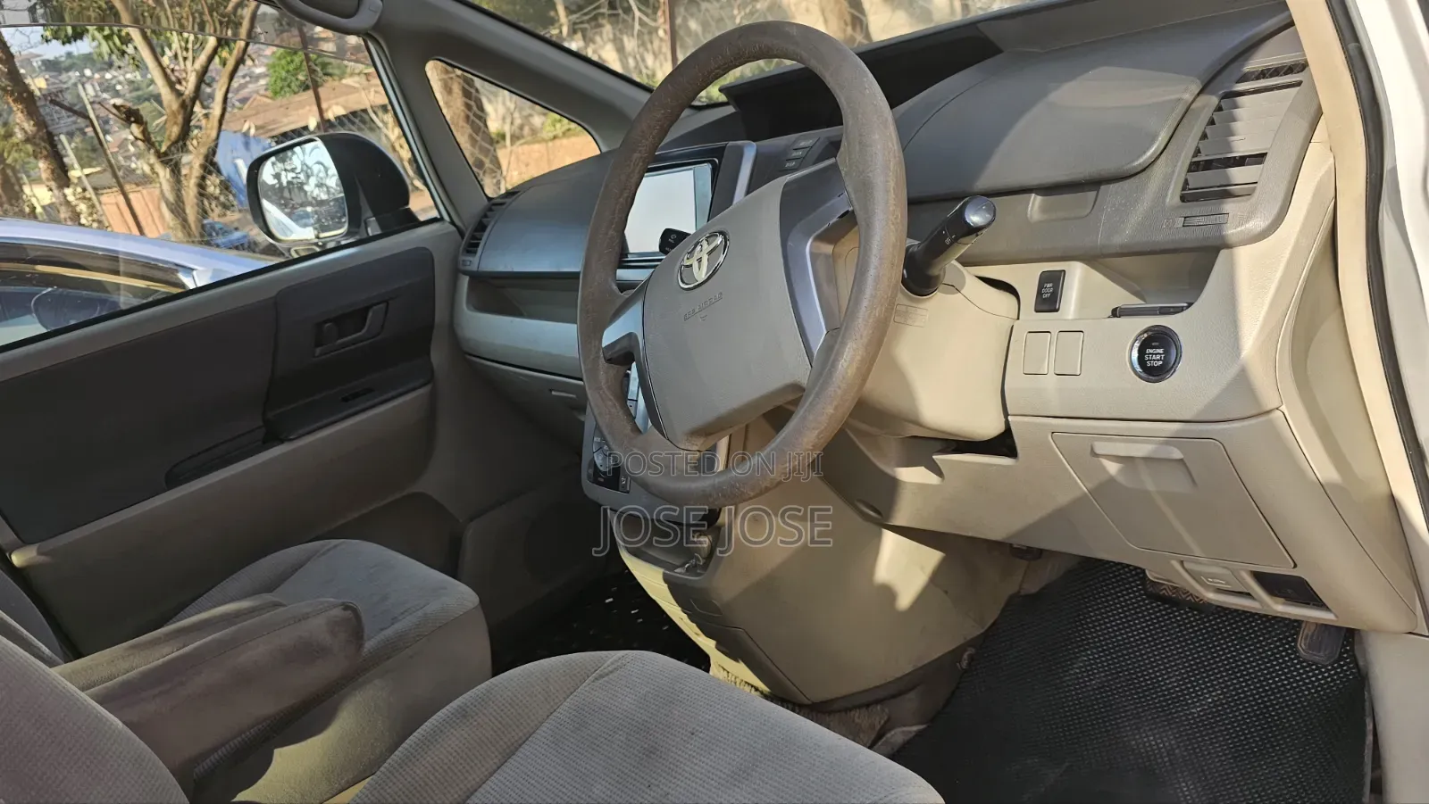 Toyota Noah 2009 White