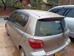 Toyota Vitz 2002 Silver