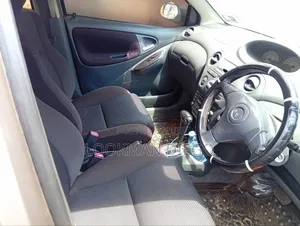 Toyota Vitz 2002 Silver