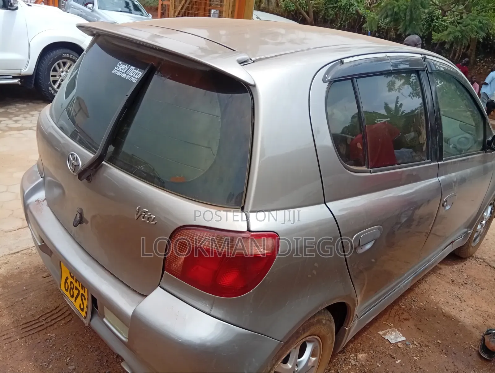 Toyota Vitz 2002 Silver