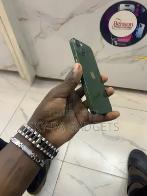 New Apple iPhone 13 128 GB Green