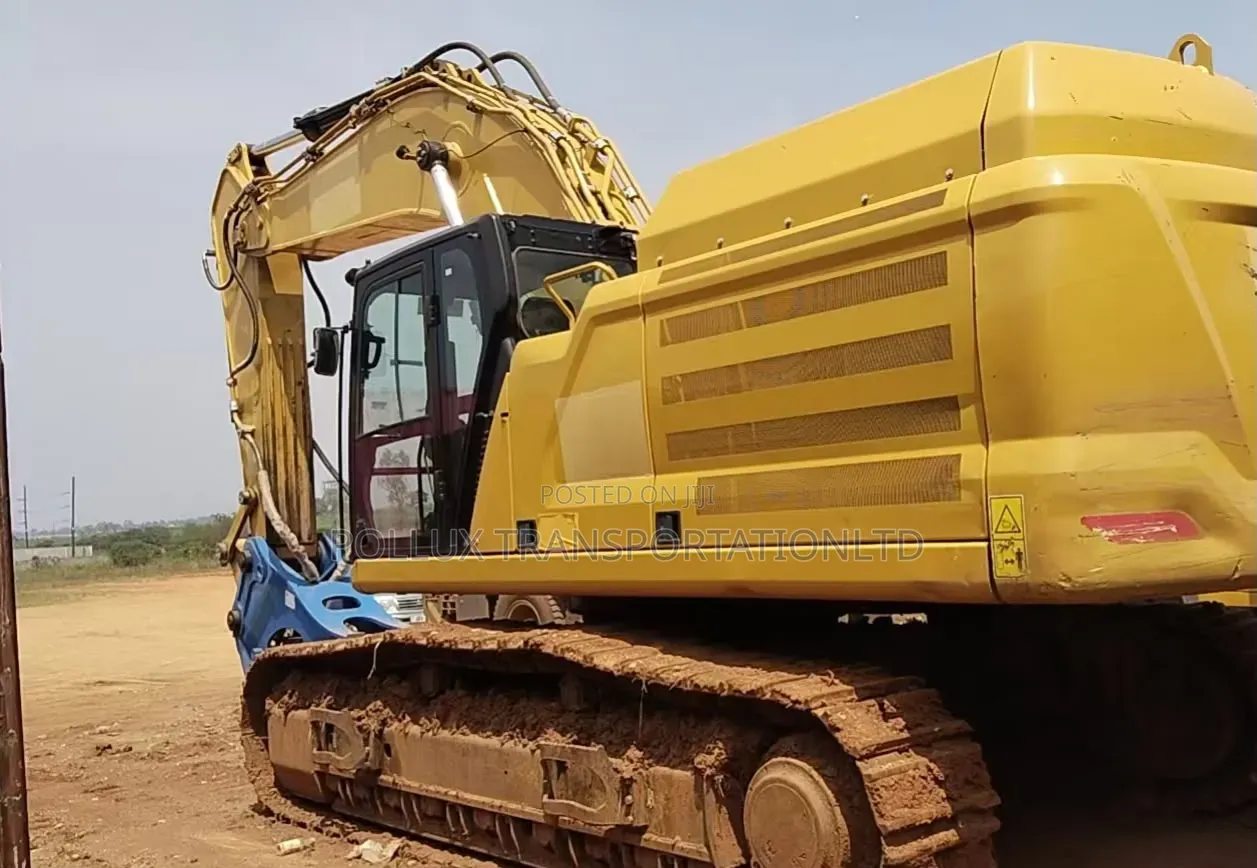 30 Tonnes Excavator With Hammer for Hire