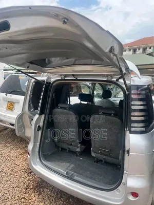 Toyota Sienta 2009 Silver