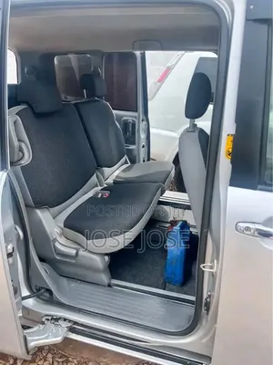 Toyota Sienta 2009 Silver