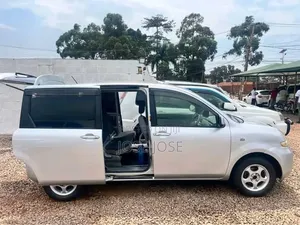 Toyota Sienta 2009 Silver