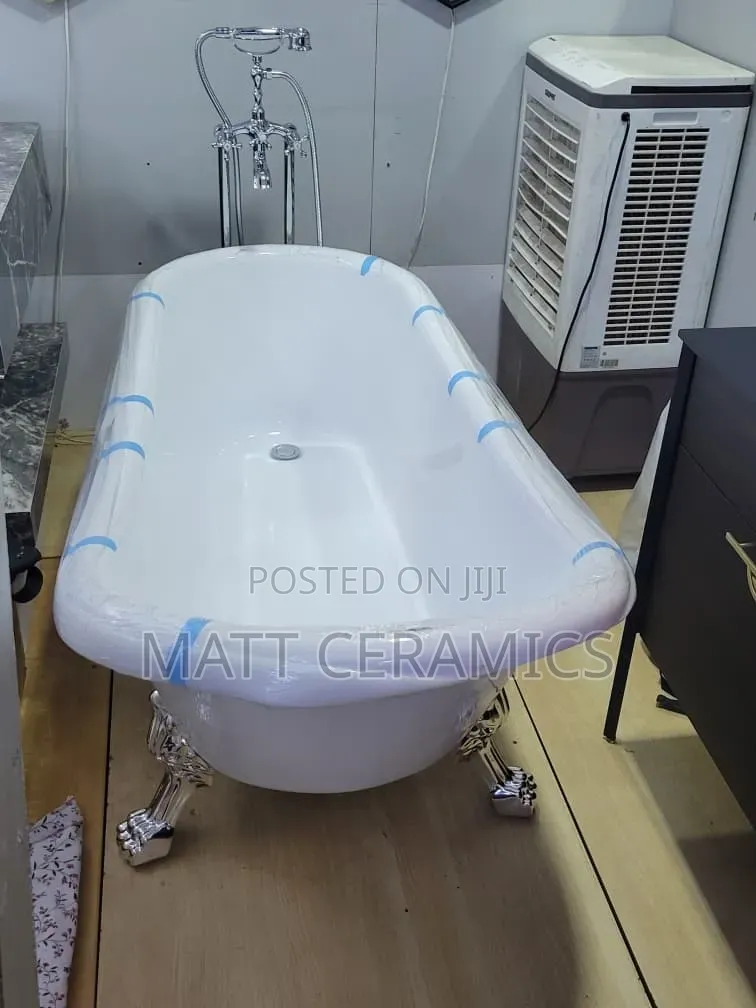 Plain White Bath Tub