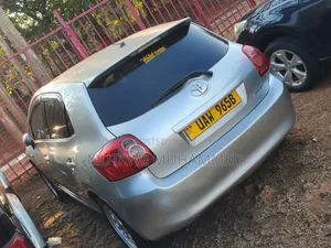 Toyota Auris 2010 Silver