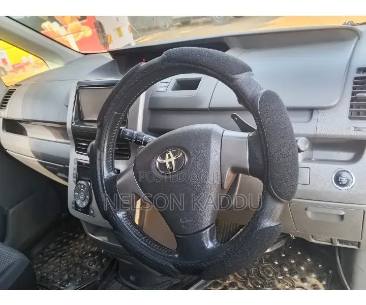 Toyota Noah 2008 Silver