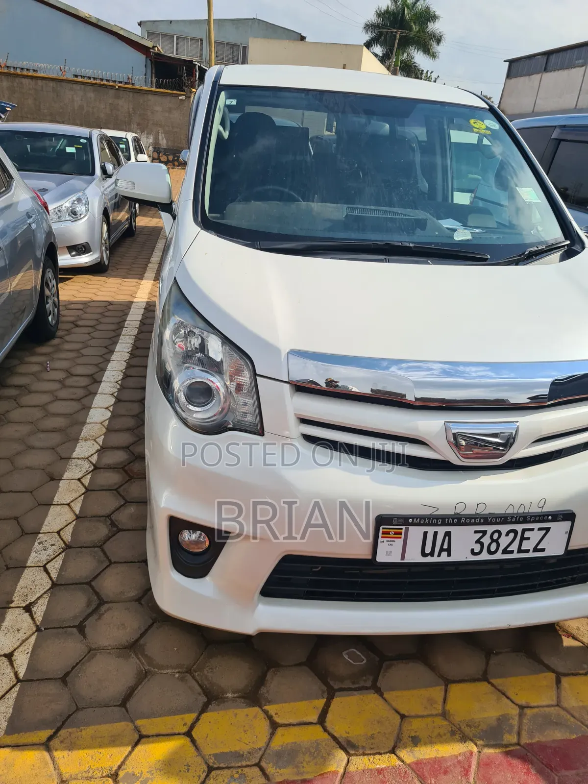 Toyota Noah 2012 White