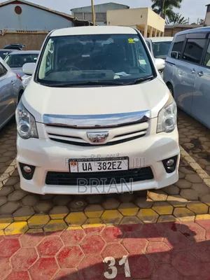 Toyota Noah 2012 White