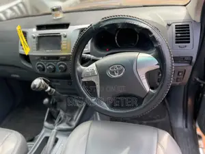 Toyota Hilux 2012 Gray