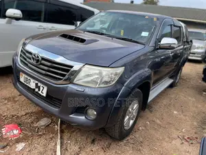 Toyota Hilux 2012 Gray