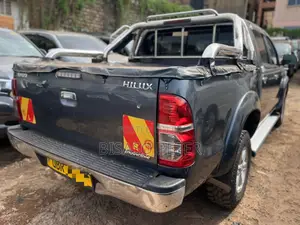 Toyota Hilux 2012 Gray