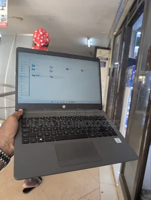 Laptop HP 240 G8 4GB Intel Core i3 SSD 256GB